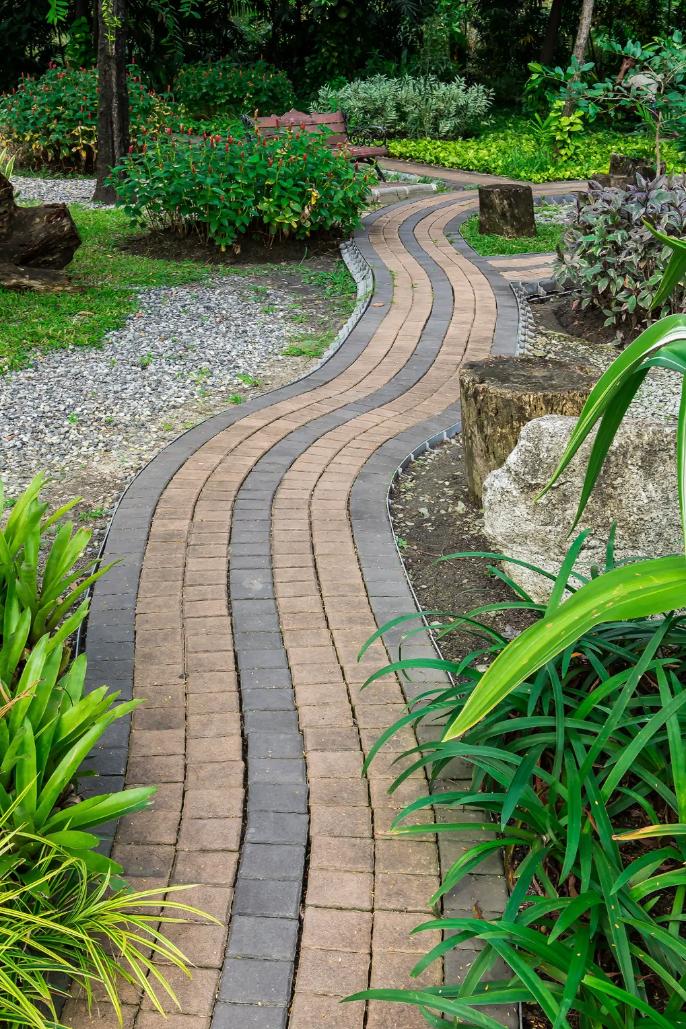 Paysagiste à Coquainvilliers : entretien de jardin, création d’espaces verts, élagage, terrasses, clôtures, abris et panneaux solaires